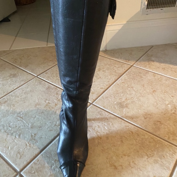 CHANEL LEATHER CAMELLIA FLOWER KNEE-HIGH BOOT. 36.5.  GREAT CONDITION. - Picture 12 of 13